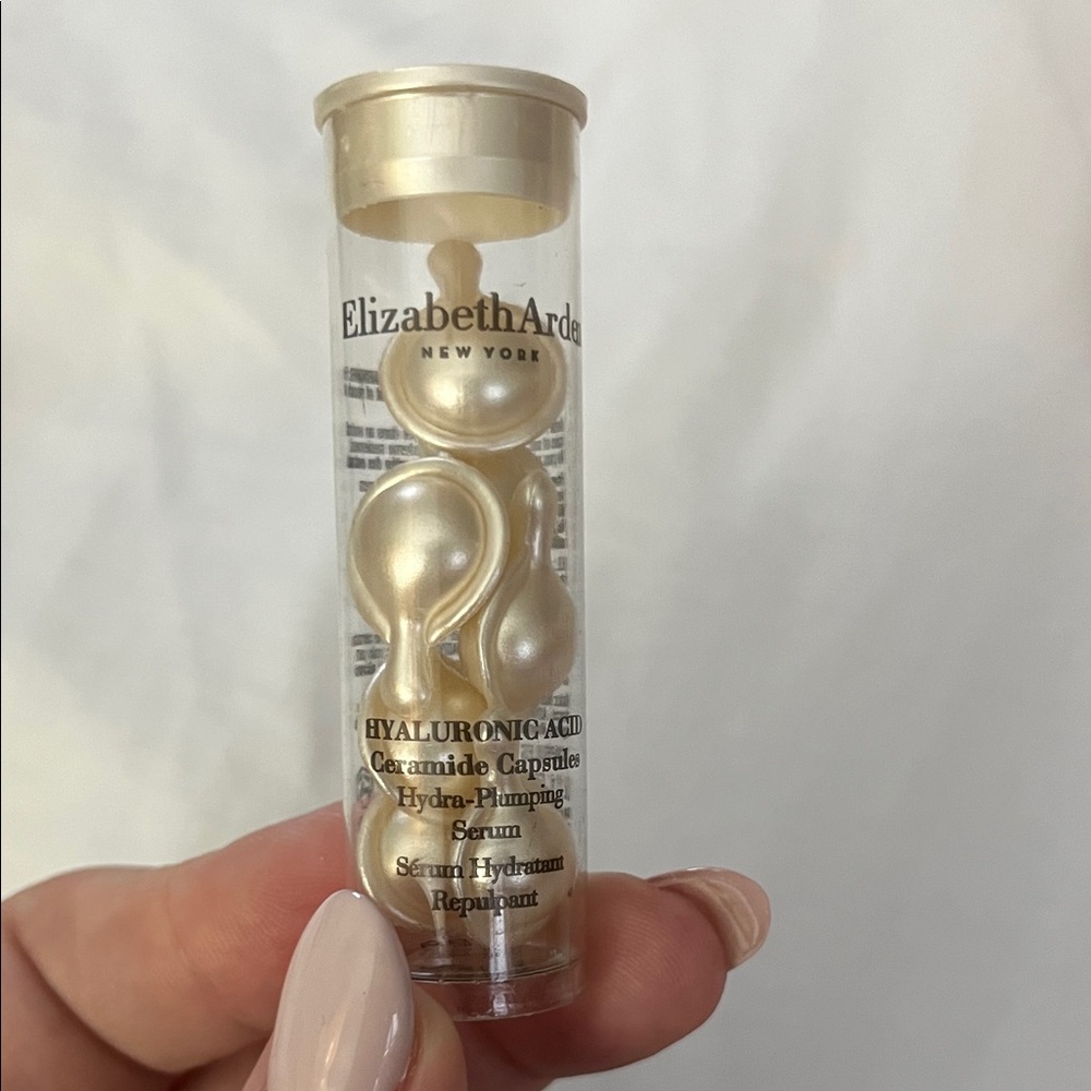 Elizabeth Arden Hyaluronic Acid Ceramide Capsules (get 6 vials, 7 capsules each)